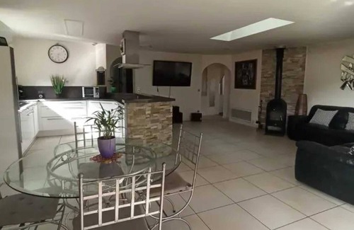 Gigean House | Homerez - Charming House in Gigean with Terrace and Fenced Garden