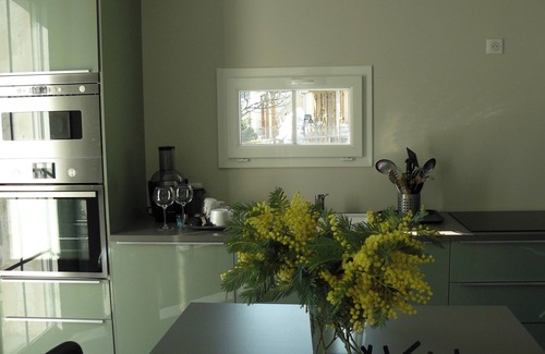 Arsac House | Homerez - Charming House in Arsac with Terrace and Garden