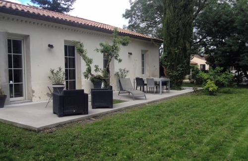 Arsac House | Homerez - Charming House in Arsac with Terrace and Garden