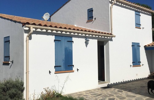 Barbatre House | Homerez - Comfortable House in Barbâtre with Enclosed Garden