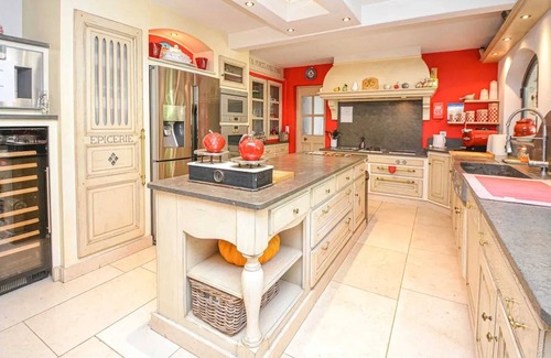 Orgon Villa | Homerez - Elegant Villa near Orgon with Private Pool
