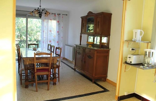 Meynes House | Homerez - Family House in Meynes with Private Garden