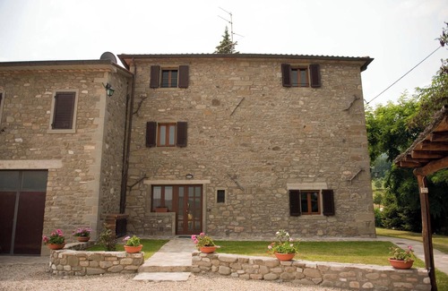 Caprese Michelangelo House | Homerez - House in Caprese Michelangelo