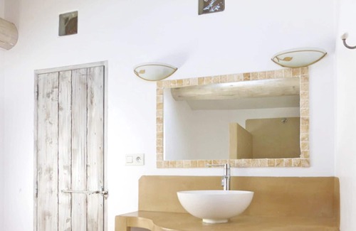 Simiane-la-Rotonde House | Homerez - House for 8 ppl. with shared pool and jacuzzi at Simaine La Rotonde