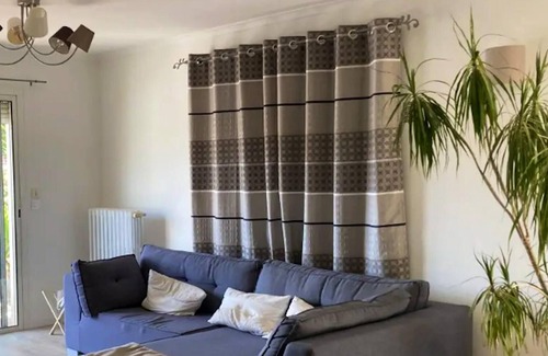 Sauveterre House | Homerez - House for 4 ppl. with swimming-pool, garden and terrace at Sauveterre
