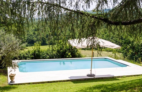 Santarello Villa | Homerez - Large villa for 28 pers. with pool, jacuzzi and garden in Sinalunga