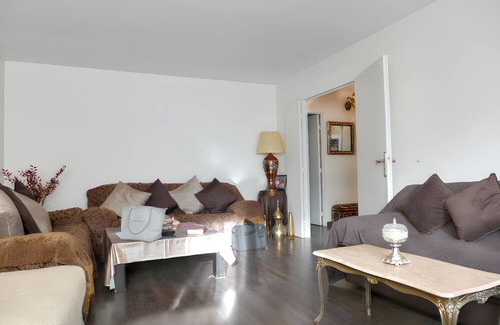 Faubourg de l'Arche Apartment | Homerez - Modern Apartment in Courbevoie 93 m² + Balcony