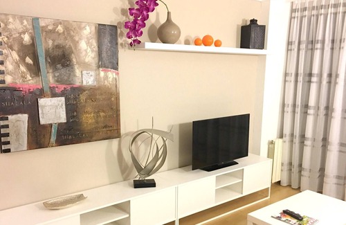 Terrassa Apartment | Homerez - Nice appartement for 6 ppl. with shared pool and jacuzzi at Terrassa