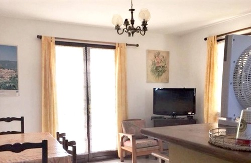 Ansouis House | Homerez - Nice house for 4 ppl. with shared pool, garden and terrace at Ansouis