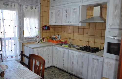 Deltebre House | Homerez - Spacious House in Deltebre, Terrace Included