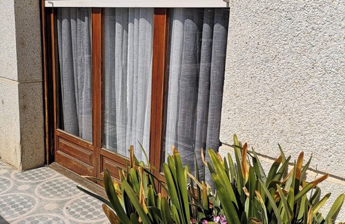 Deltebre House | Homerez - Spacious House in Deltebre, Terrace Included