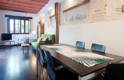 Beiro House | Homerez - Spacious house with terrace and balcony