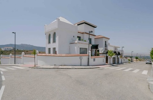 La Zubia Villa | Homerez - Spacious Villa in Granada with Private Pool and Jacuzzi