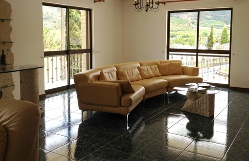 Torres Vedras Villa | Homerez - Villa for 10 ppl. with swimming-pool, garden and terrace at Maxial