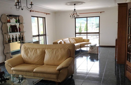 Torres Vedras Villa | Homerez - Villa for 10 ppl. with swimming-pool, garden and terrace at Maxial