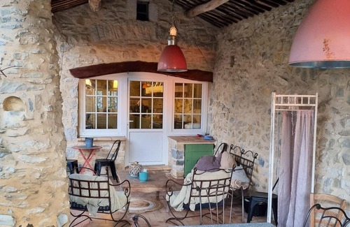 Lussan Villa | Homerez - Villa for 6 ppl. with swimming-pool, jacuzzi and garden at Lussan