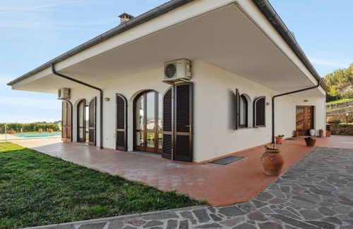 Castellaccio Villa | Homerez - Villa for 7 ppl. with swimming-pool and jacuzzi at Castellaccio