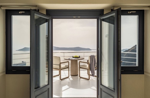 Firostefani Apartment | Homeric Poems