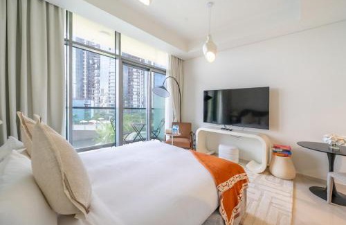 Sheikh Zayed Road Apartment | Homes Beyond l Studio Chic City Escape Aykon City Tower C