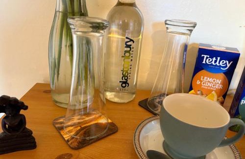 Glastonbury House | Homestay in The Heart Of Avalon