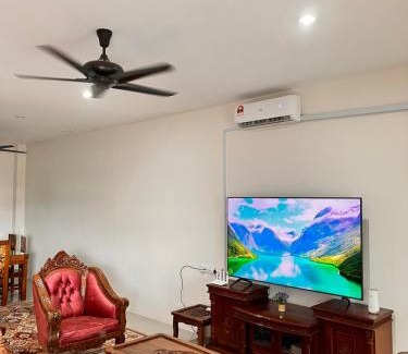 Bota House | Homestay Seri Iskandar By Ummi
