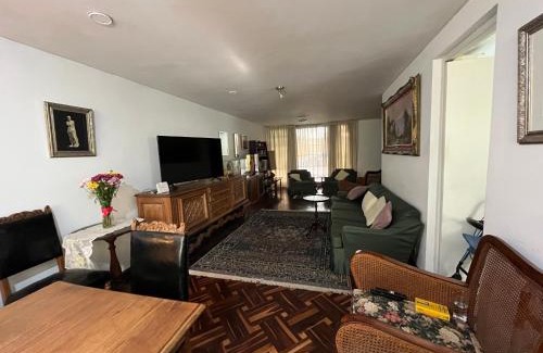 Aurora House | HOMESTAY Yas & Jay