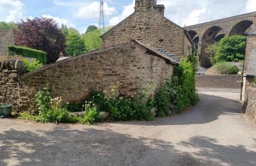 Chapel en le Frith House | Homestead
