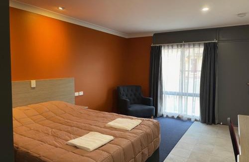 Dubbo Hotel | Homestead Motel