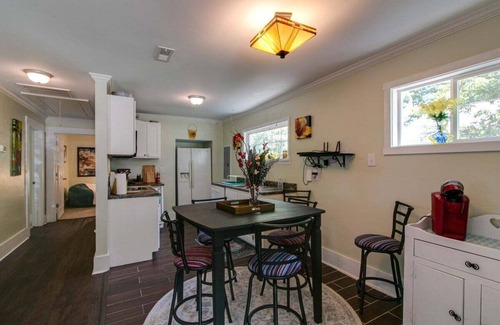 Clarksville House | Hometown Clarksville Cottage (1021 Crossland Ave)