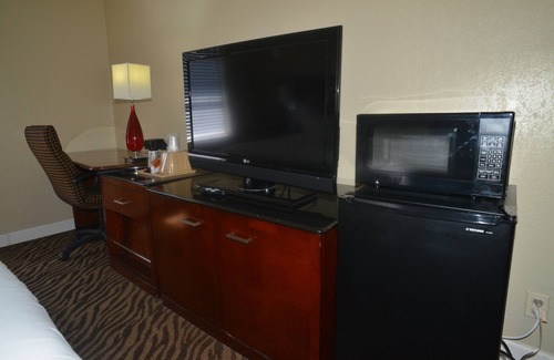 Tulsa Hotel | Hometown Inn & Suites