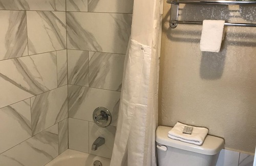 Tulsa Hotel | Hometown Inn & Suites