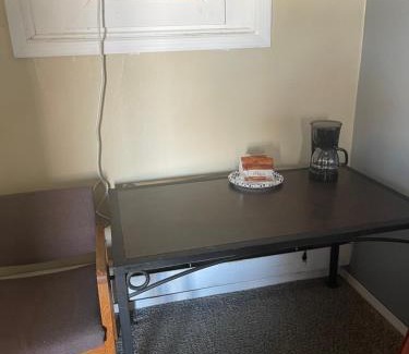 Charles City Hotel | HOMETOWN INN