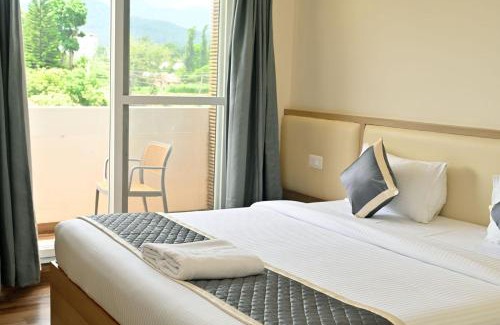Huliyarahalli Hotel | HOMETOWN Sharu's Inn A Luxury Hotel
