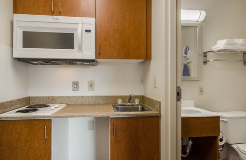 Glendale Hotel | HomeTowne Studios By Red Roof Denver - Glendale/Cherry Creek