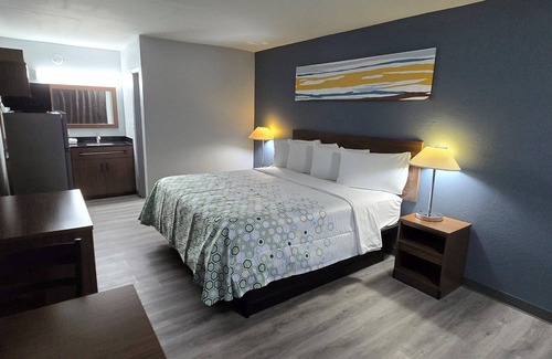 LaGrange Hotel | HomeTowne Studios LaGrange