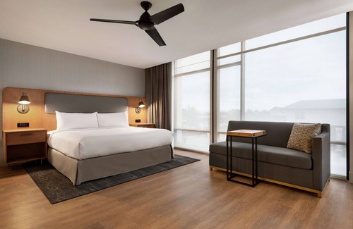 Riverfront Hotel | Homewood Suites by Hilton Wilmington Downtown