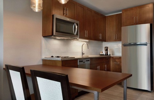 South Loop Hotel | Homewood Suites by Hilton Chicago Downtown South Loop