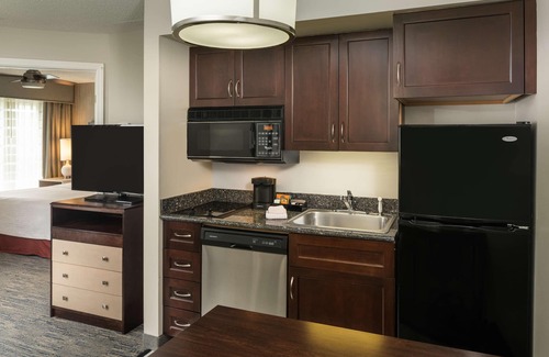 Schaumburg Hotel | Homewood Suites by Hilton Chicago - Schaumburg