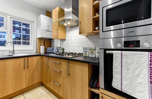 Wembley Central Apartment | Homey and Pleasant 3BD