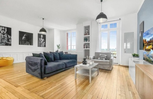 Annemasse Apartment | Homey Awesome -Close to train/private balcony/wifi
