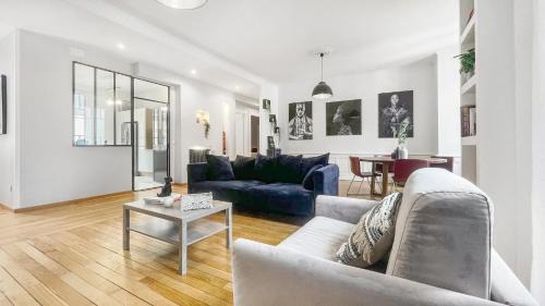 Annemasse Apartment | HOMEY AWESOME - Proche Gare et Tram - Centre-ville - Balcon privé - Wifi gratuit