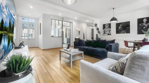 Annemasse Apartment | HOMEY AWESOME - Proche Gare et Tram - Centre-ville - Balcon privé - Wifi gratuit