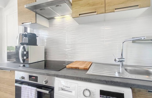 Annemasse Apartment | Homey Bridge - City Center/Private balcony/Wifi