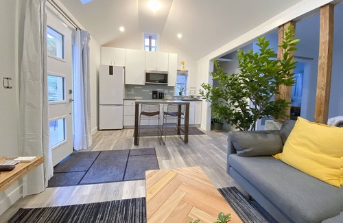 Charlottesville House | Honey B—Honey House 2 Recently renovated near UVA,Monticello and downtown