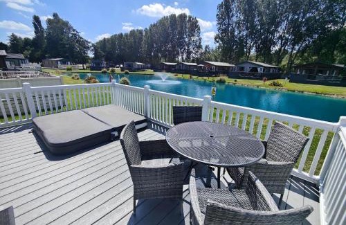 Allerthorpe House | Honey Bee Lodge With Hot Tub
