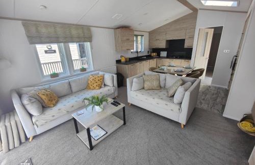 Allerthorpe House | Honey Bee Lodge With Hot Tub