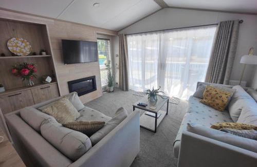Allerthorpe House | Honey Bee Lodge With Hot Tub