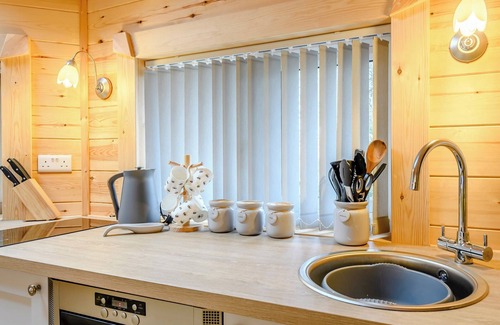 Pentney Cottage | Honey Bee Retreat-UK36830