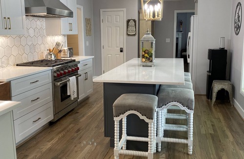 Coosa County House | HONEY'S HIVE - Large home on LAKE MARTIN near The Landing