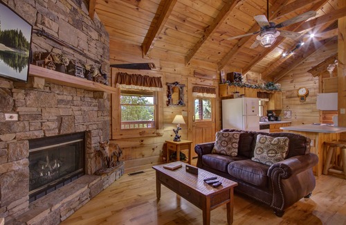 Wears Valley House | Honeymoon Cabin In Wears Valley - Always & Forever- Seasonal Public Swimming & Fishing Access